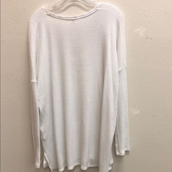 107. The group babaton ARITIZIA V-Neck waffle knit long sleeve drop shoulder top - Picture 5 of 7